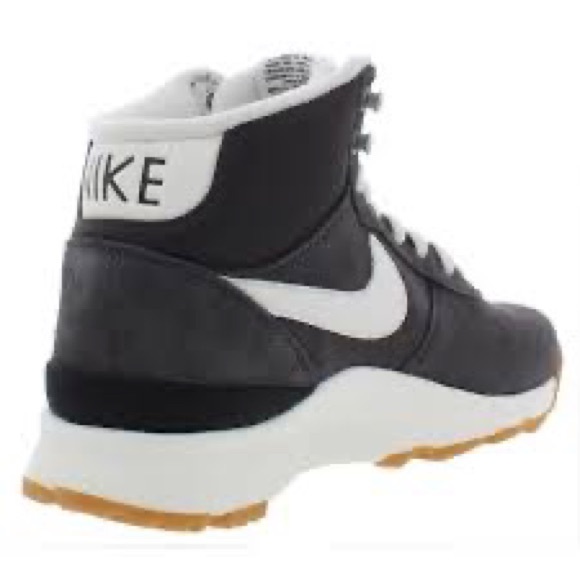 EUC NIKE Acorra Suede Sneaker-Boots in Dark Storm/Black/Gum Light - Picture 3 of 3